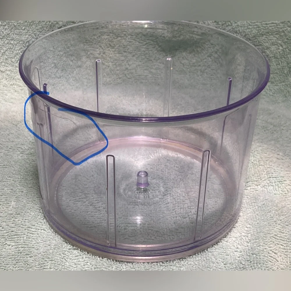 PAMPERED CHEF MANUAL FOOD PROCESSOR, INCLUDES HANDLE, LID & BOWL -PRE OWNED